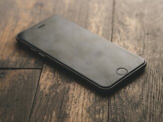 telefono en escritorio